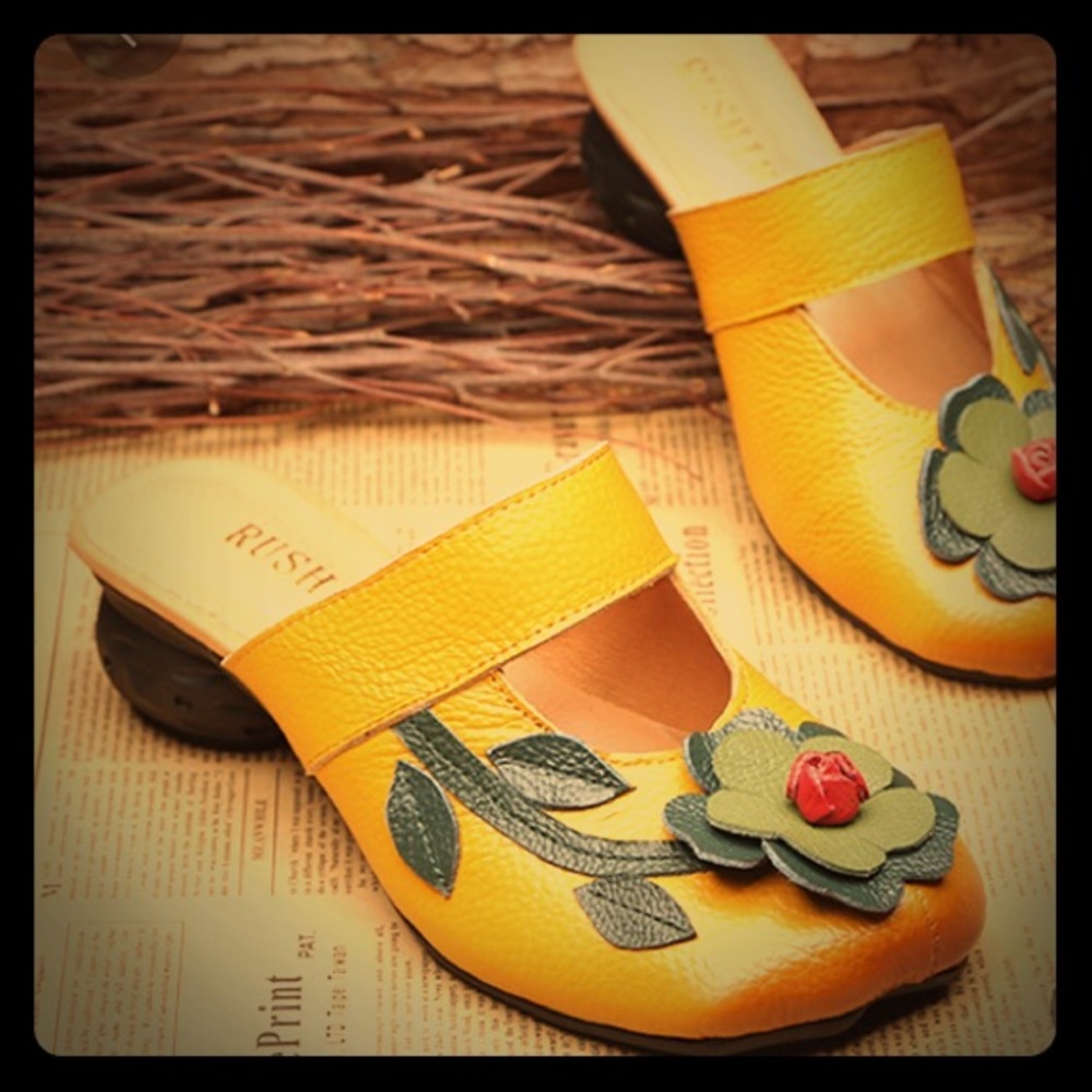 Yellow mules w/red flower